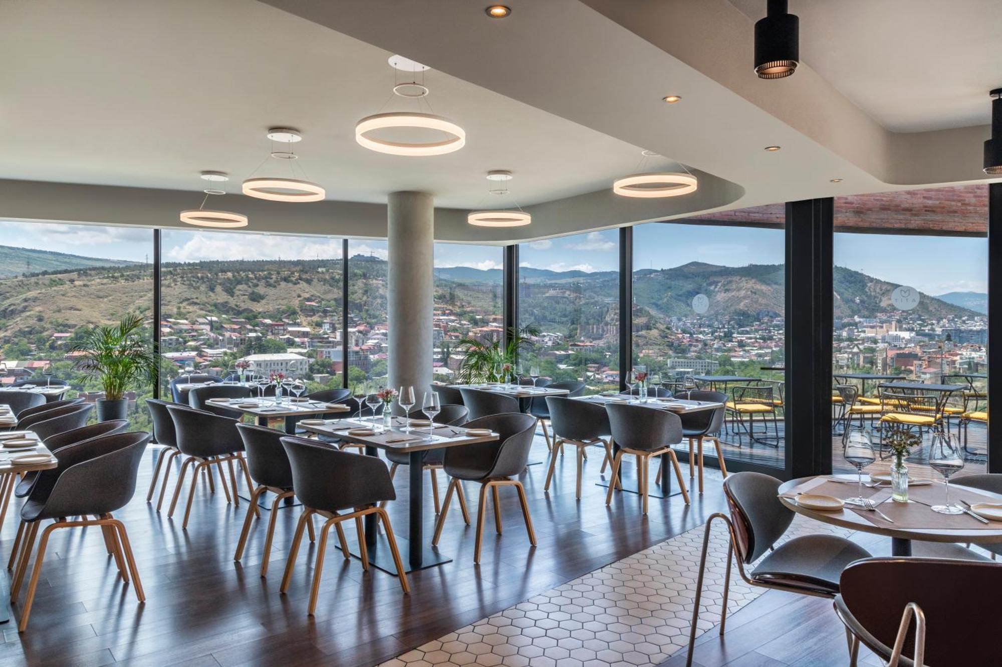 Hotel Golden Tulip Design Tiflis Exterior foto