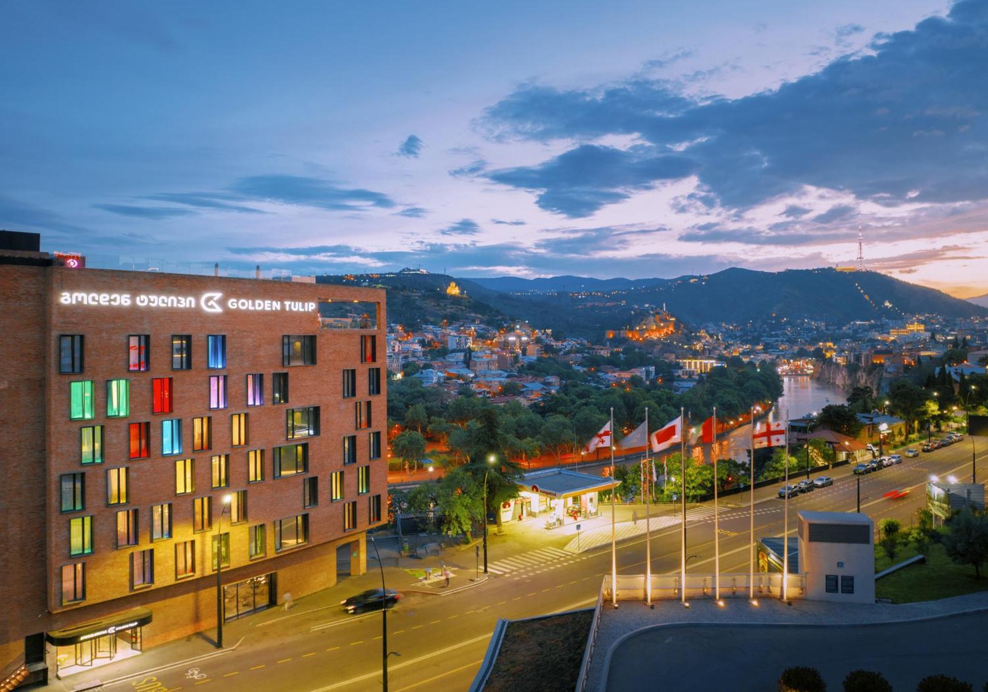Hotel Golden Tulip Design Tiflis Exterior foto